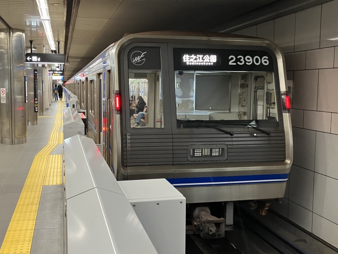 鉄道乗車記録の写真:乗車した列車(外観)(3)        「大阪市営地下鉄20系23606F編成。西梅田駅1番のりば。」