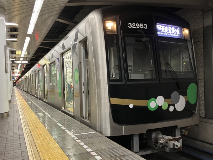 鉄道乗車記録の写真:乗車した列車(外観)(3)        「大阪市営地下鉄30000系32653F編成。コスモスクエア駅1番のりば。」