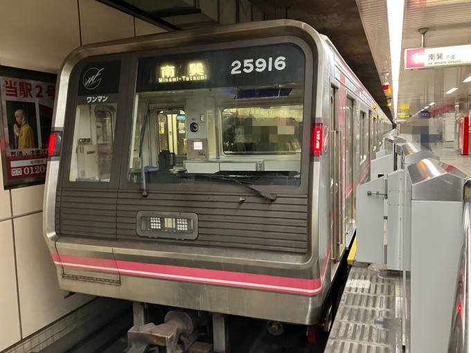 鉄道乗車記録の写真:乗車した列車(外観)(3)        「大阪市営地下鉄20系25616F編成。今里駅1番のりば。」