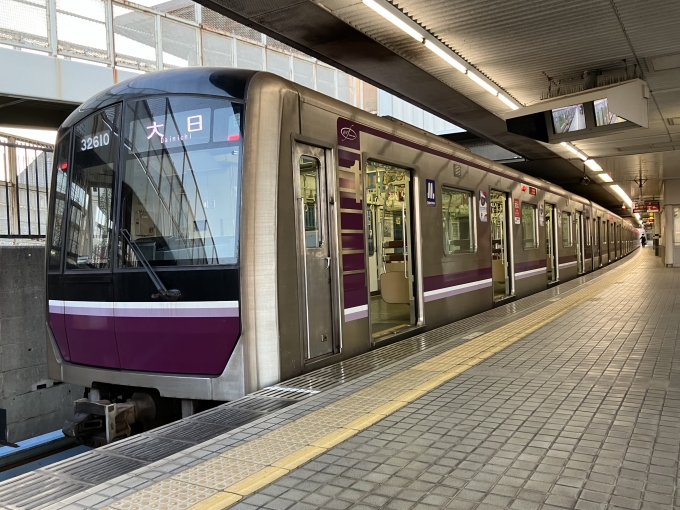 鉄道乗車記録の写真:乗車した列車(外観)(3)        「大阪市営地下鉄30000系32610F編成。八尾南駅3番のりば。」
