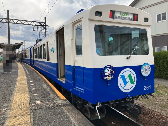 鉄道乗車記録の写真:乗車した列車(外観)(4)        「四日市あすなろう鉄道新260系261F編成。泊駅2番のりば。」