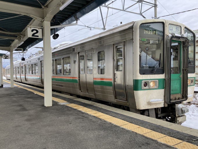 鉄道乗車記録の写真:乗車した列車(外観)(5)        「719系仙カタY-4編成。置賜駅2番線。」