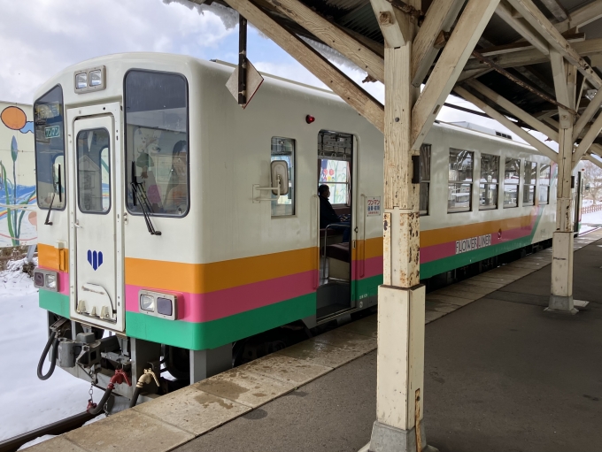鉄道乗車記録の写真:乗車した列車(外観)(9)        「山形鉄道YR-887。長井駅2番線。」