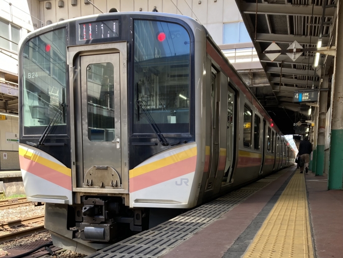 鉄道乗車記録の写真:乗車した列車(外観)(3)        「E129系新ニイA30編成。長岡駅3番線。」