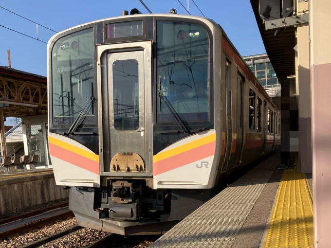 鉄道乗車記録の写真:乗車した列車(外観)(3)        「E129系新ニイA9編成。六日町駅1番線。」