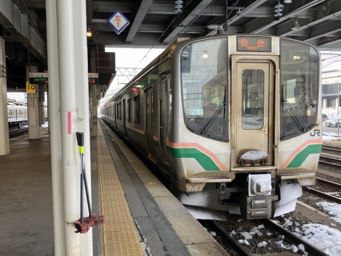 鉄道乗車記録の写真:乗車した列車(外観)(3)        「E721系仙センP4-2編成。山形駅7番線。」