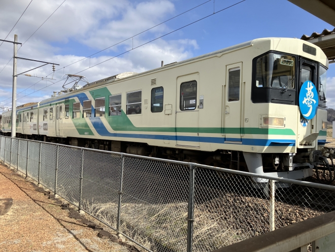 鉄道乗車記録の写真:乗車した列車(外観)(4)        「阿武隈急行8100系 A-17編成。梁川駅1番線。」