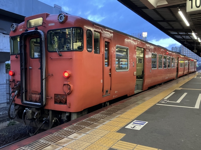 鉄道乗車記録の写真:乗車した列車(外観)(3)        「岡オカ キハ47 1005+中オカ キハ47 2001。岡山駅10番のりば。」
