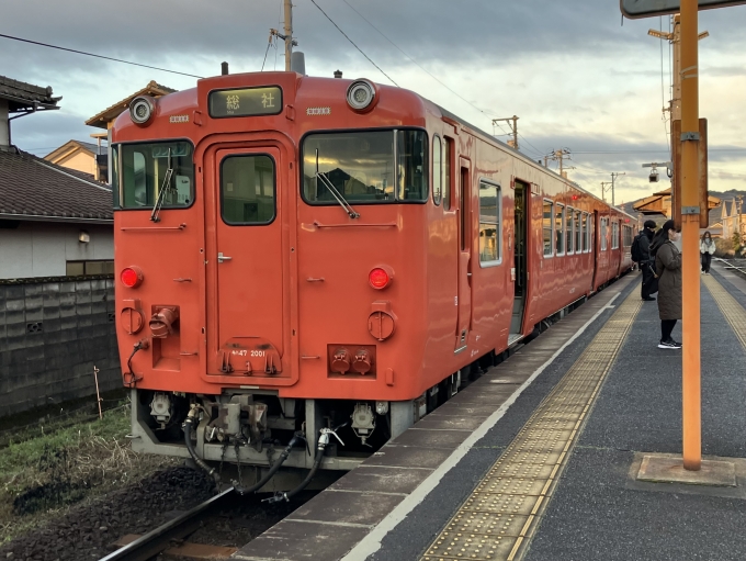鉄道乗車記録の写真:乗車した列車(外観)(5)        「岡オカ キハ47 1005+中オカ キハ47 2001。大安寺駅2番のりば。」
