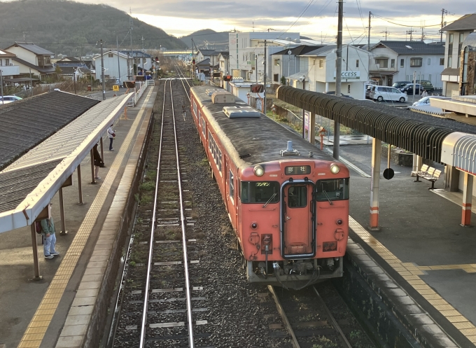 鉄道乗車記録の写真:乗車した列車(外観)(13)        「岡オカ キハ47 1005+中オカ キハ47 2001。備中高松駅2番のりば。」