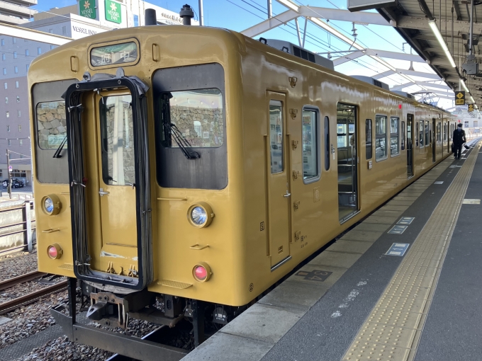 鉄道乗車記録の写真:乗車した列車(外観)(5)        「105系中オカF-01編成。福山駅8番のりば。」
