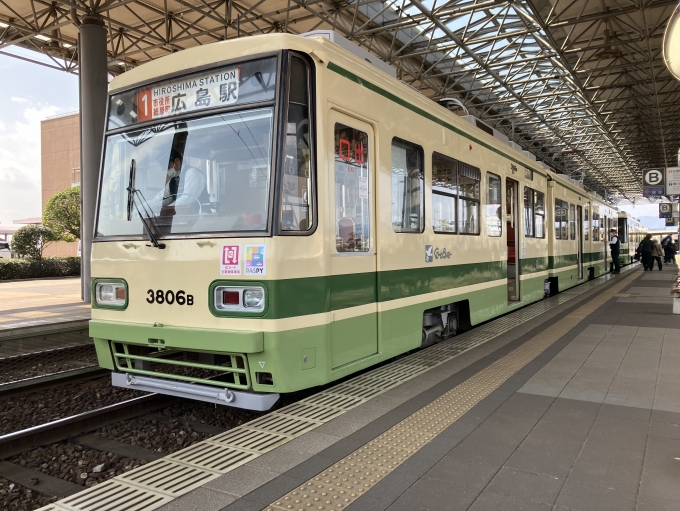 鉄道乗車記録の写真:乗車した列車(外観)(4)        「広電3800形3806F編成。広島港宇品駅Bのりば。」