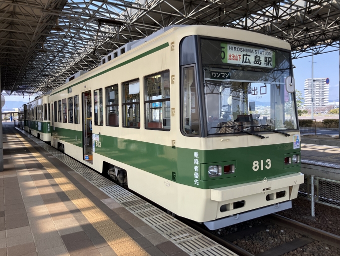 鉄道乗車記録の写真:乗車した列車(外観)(3)        「広島電鉄800形電車。広島港宇品Aのりば。」