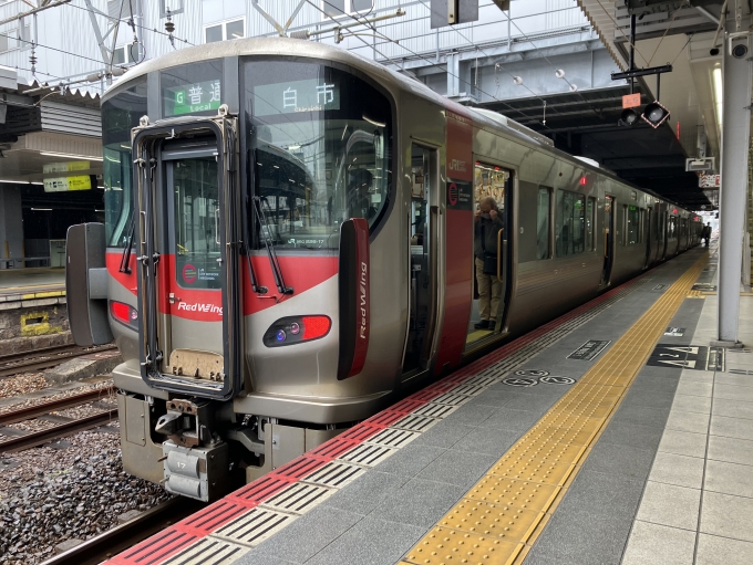 鉄道乗車記録の写真:乗車した列車(外観)(6)        「227系広ヒロA17編成。広島駅5番のりば。」