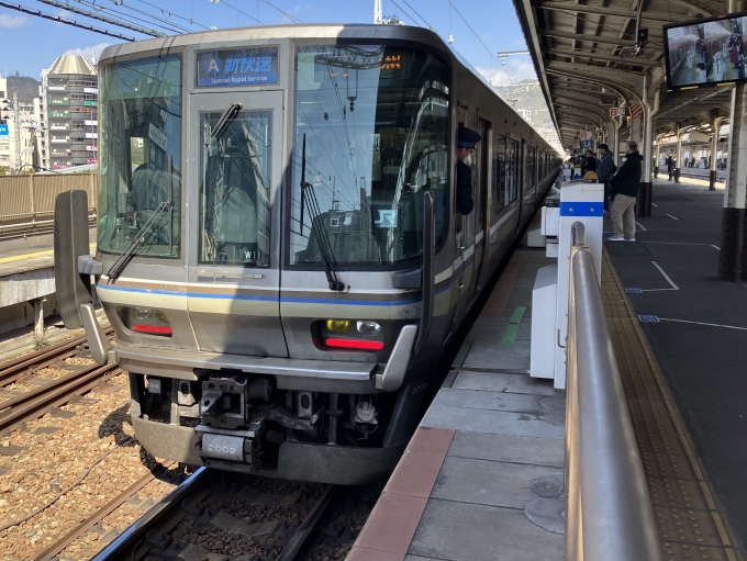 鉄道乗車記録の写真:乗車した列車(外観)(3)        「223系近ホシV21編成＋223系近ホシW11編成。神戸駅２番のりば。」