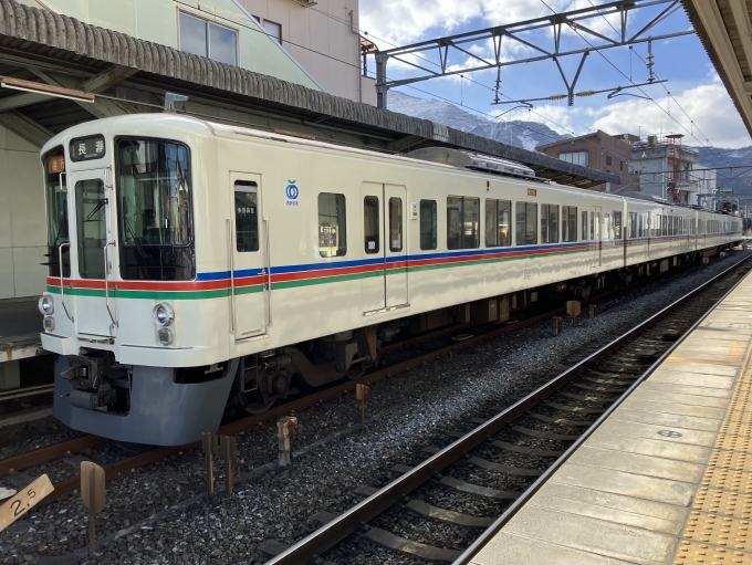 鉄道乗車記録の写真:乗車した列車(外観)(5)        「西武4000系4001F編成。御花畑駅2番線。」