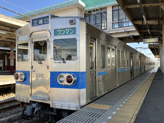 鉄道乗車記録の写真:乗車した列車(外観)(3)        「秩父鉄道5000系電車編成名不明。羽生駅4番線。」