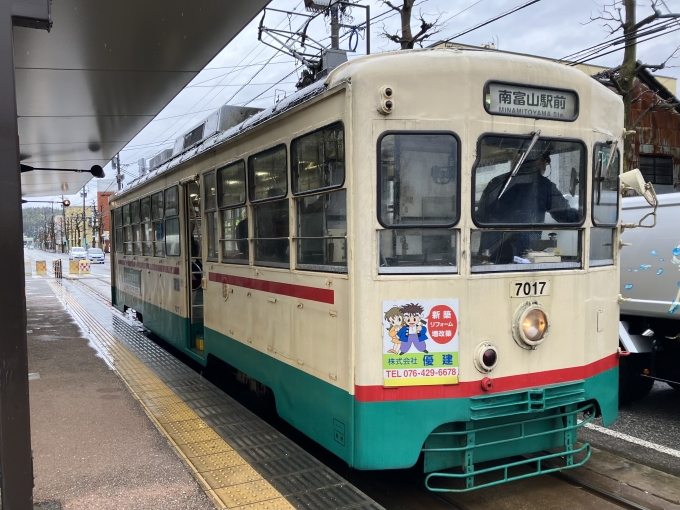 鉄道乗車記録の写真:乗車した列車(外観)(3)        「富山地方鉄道7000形電車。富山大学前停留場発着線。」