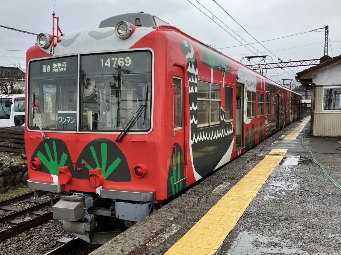 鉄道乗車記録の写真:乗車した列車(外観)(10)        「富山地鉄14760形14769F編成。岩峅寺駅3番ホーム。」