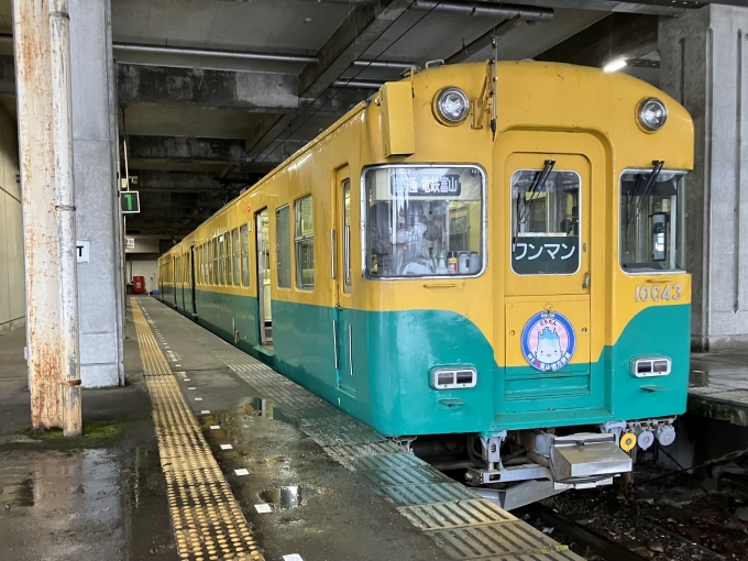 鉄道乗車記録の写真:乗車した列車(外観)(3)        「富山地方鉄道10030形10043F編成。立山駅1番線。」