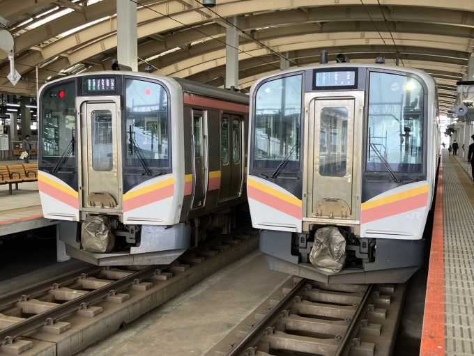 鉄道乗車記録の写真:乗車した列車(外観)(4)        「E129系新ニイA17編成+B1編成。新潟駅2番線。」