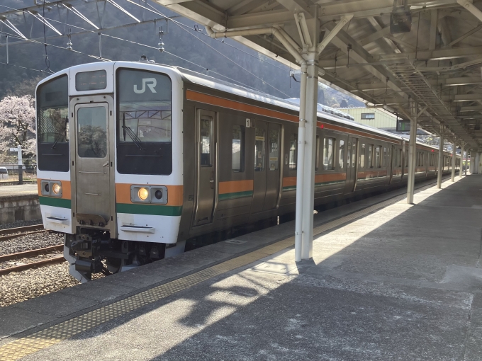 鉄道乗車記録の写真:乗車した列車(外観)(3)        「211系高タカA59編成。横川駅1番線。」