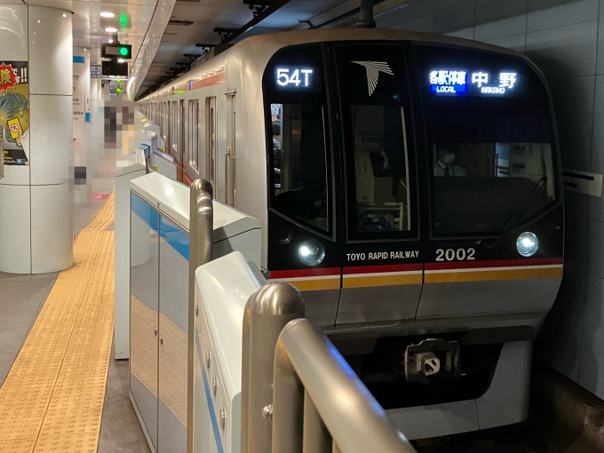鉄道乗車記録の写真:乗車した列車(外観)(3)        「東葉高速2000系2102F編成。日本橋駅4番線。」