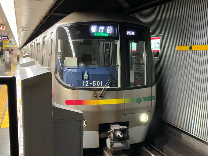 鉄道乗車記録の写真:乗車した列車(外観)(3)     「都営12-000形12-501編成。東新宿駅1番線。」