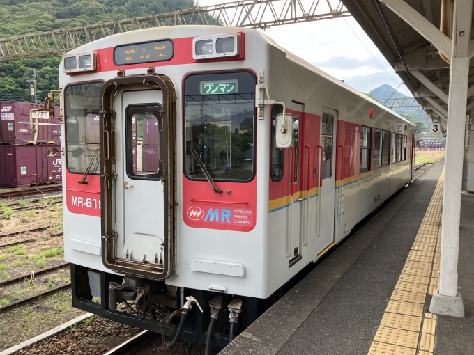 鉄道乗車記録の写真:乗車した列車(外観)(3)        「松浦鉄道MR-600形気動車。有田駅3番のりば。」