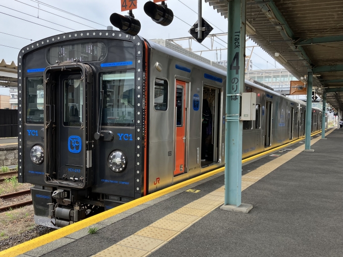 鉄道乗車記録の写真:乗車した列車(外観)(10)        「YC1系気動車編成名不明。早岐駅4番のりば。」
