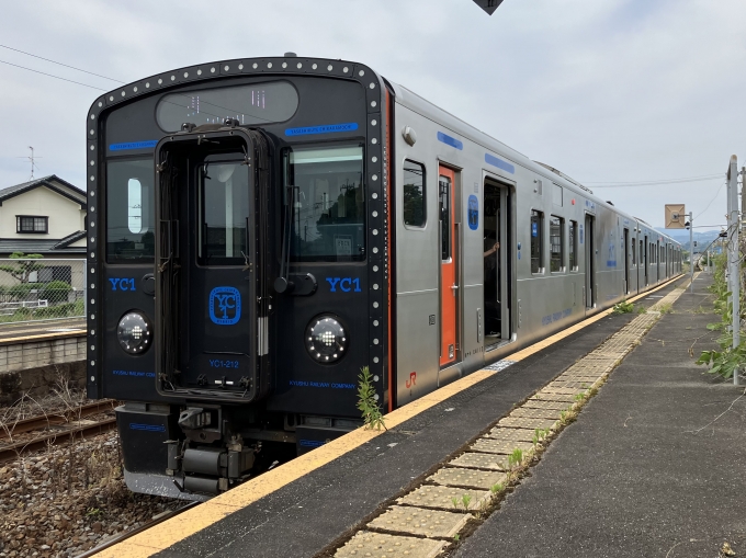 鉄道乗車記録の写真:乗車した列車(外観)(14)        「YC1系気動車編成名不明。松原駅2番のりば。」