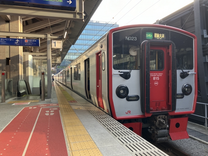 鉄道乗車記録の写真:乗車した列車(外観)(3)        「815系熊クマN023編成+ 815系熊クマN013編成。熊本駅1番のりば。」