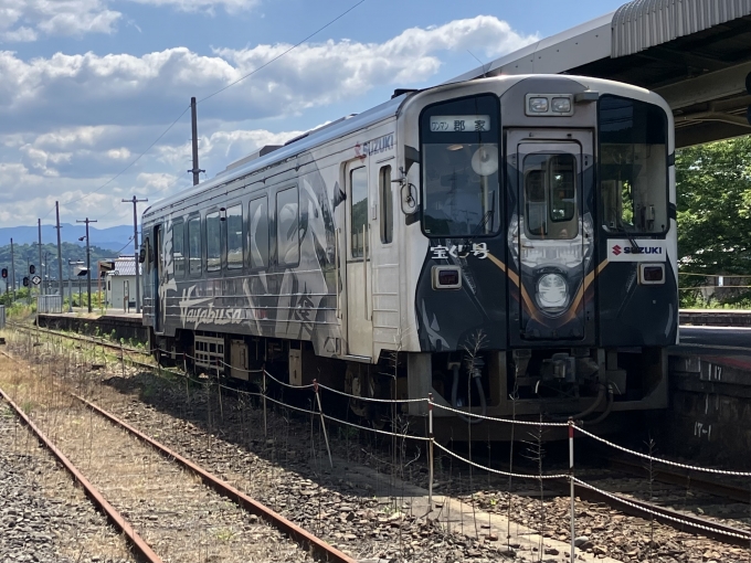 鉄道乗車記録の写真:乗車した列車(外観)(11)        「若桜鉄道WT3300形気動車。郡家駅1番のりば。」
