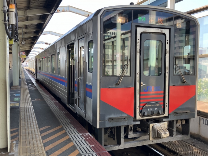 鉄道乗車記録の写真:乗車した列車(外観)(3)        「キハ121系気動車。鳥取駅1番のりば。」