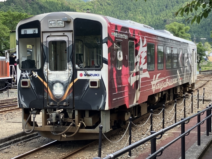 鉄道乗車記録の写真:乗車した列車(外観)(9)        「若桜鉄道WT3300形気動車。若桜駅引上線。」