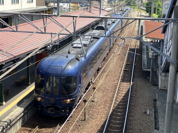鉄道乗車記録の写真:乗車した列車(外観)(17)        「KTR8000形KTR8011編成+KTR8001編成。宮津駅1番のりば。」