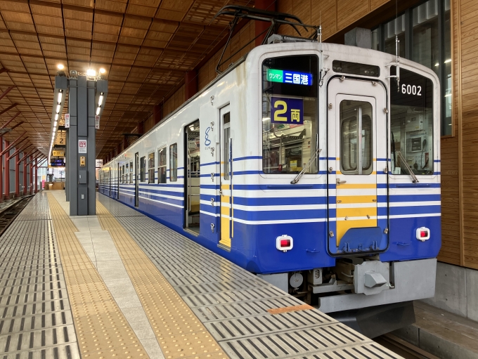 鉄道乗車記録の写真:乗車した列車(外観)(3)        「えちぜん鉄道MC6001形電車。えちぜん鉄道福井駅1番のりば。」