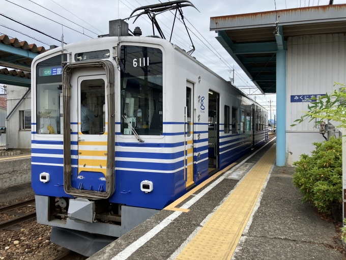 鉄道乗車記録の写真:乗車した列車(外観)(3)        「えちぜん鉄道MC6001形電車。西春江ハートピア駅下り線のりば。」