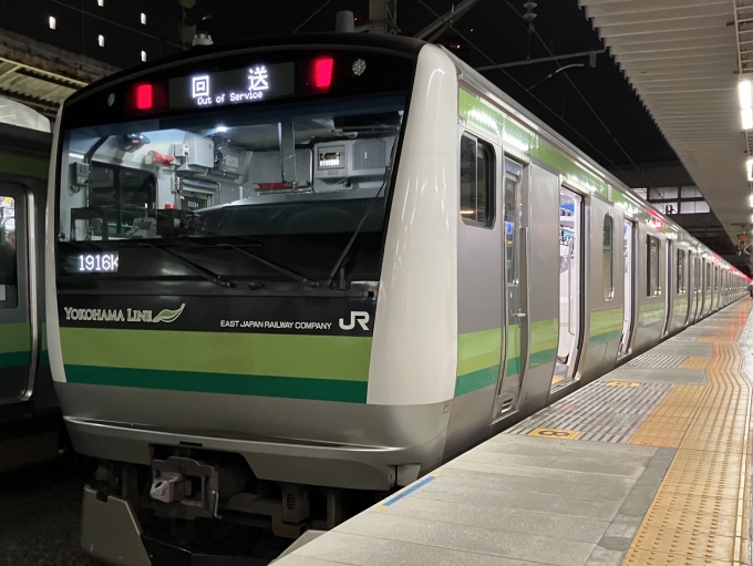 鉄道乗車記録の写真:乗車した列車(外観)(5)        「E233系横クラH005編成。東神奈川駅2番線。」