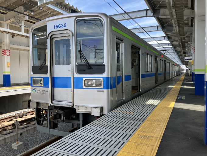 鉄道乗車記録の写真:乗車した列車(外観)(6)        「東武10000系11632F編成。愛宕駅1番線。」
