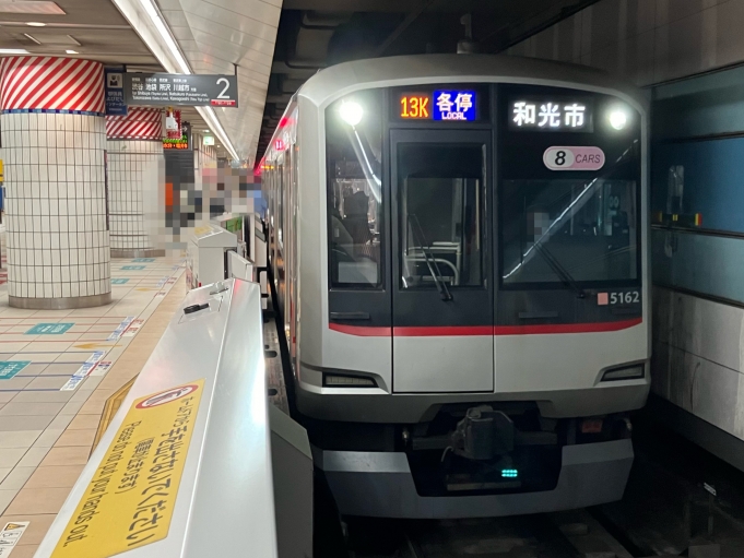 鉄道乗車記録の写真:乗車した列車(外観)(3)        「東急5000系5162F編成。東急横浜駅2番線。」
