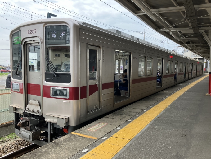 鉄道乗車記録の写真:乗車した列車(外観)(3)        「東武10000系11257F編成。館林駅1番線。」