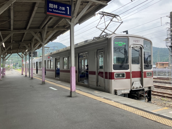 鉄道乗車記録の写真:乗車した列車(外観)(3)        「東武10000系11257F編成。葛生駅1番線。」