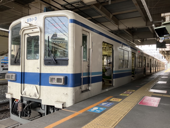 鉄道乗車記録の写真:乗車した列車(外観)(3)        「東武850型851F編成。館林駅3番線。」