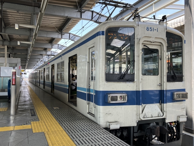 鉄道乗車記録の写真:乗車した列車(外観)(3)        「東武850型851F編成。伊勢崎駅1番線。」