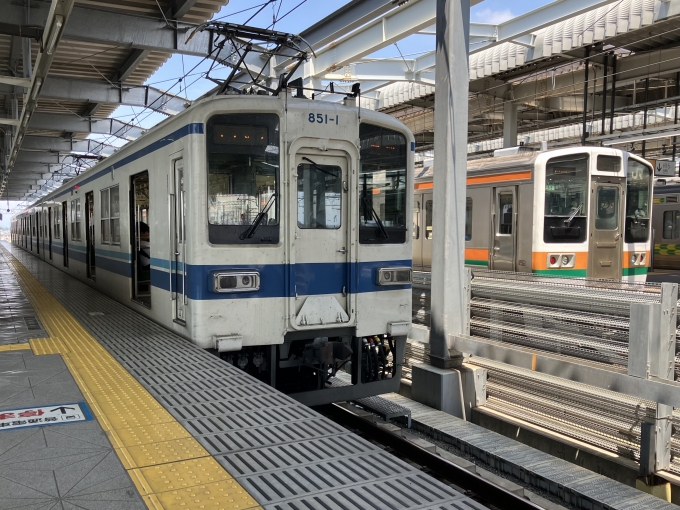 鉄道乗車記録の写真:乗車した列車(外観)(4)        「東武850型851F編成。伊勢崎駅1番線。」
