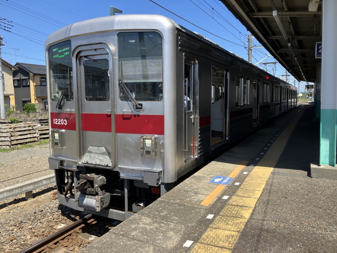 鉄道乗車記録の写真:乗車した列車(外観)(3)        「東武10000系11203F編成。東小泉駅2番線。」