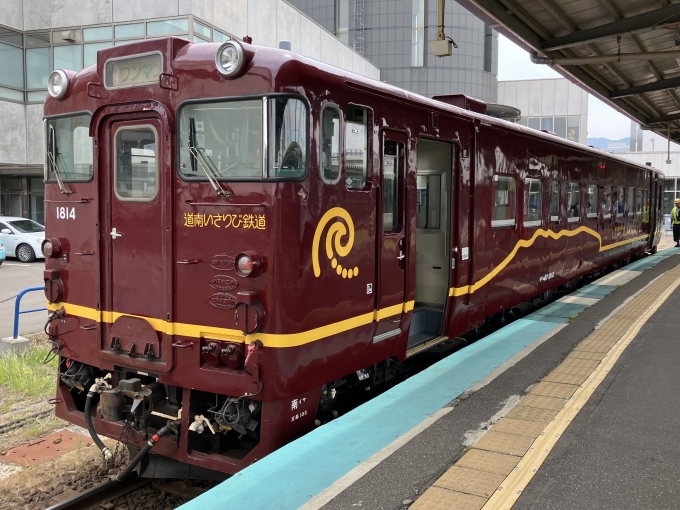 鉄道乗車記録の写真:乗車した列車(外観)(12)        「道南いさりび鉄道キハ40 1814。函館駅1番線。」