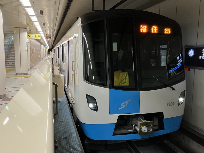 鉄道乗車記録の写真:乗車した列車(外観)(3)        「札幌市営地下鉄9000形9109F編成。栄町駅1番線。」