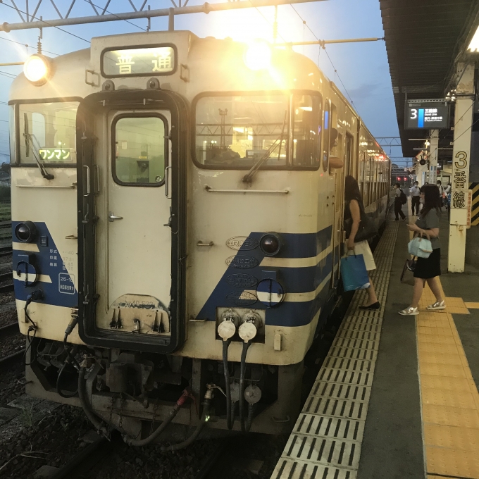 鉄道乗車記録の写真:乗車した列車(外観)(3)        「東能代駅3番ホーム。」